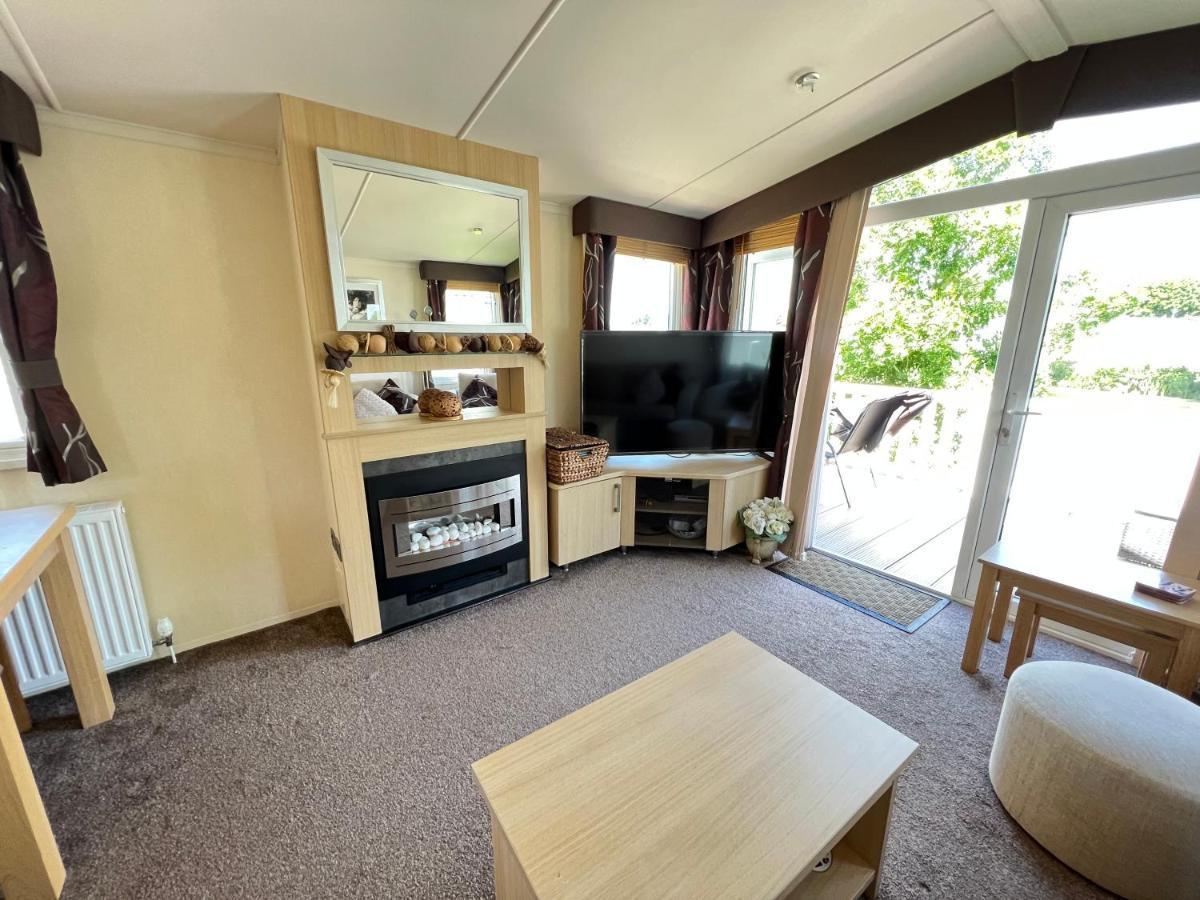 Dragonfly Lodge South Cerney Exterior foto